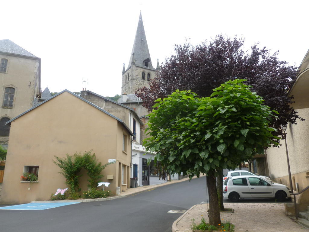 French Holiday Accommodation Bort-les-Orgues Szoba fotó